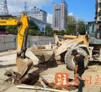 美女和男人干bb高温下的坚守｜道路建设者用汗水铺就畅通路